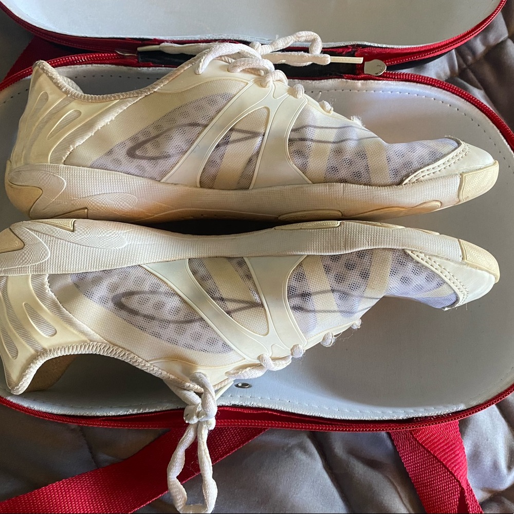 Cheer NFINITY shoes